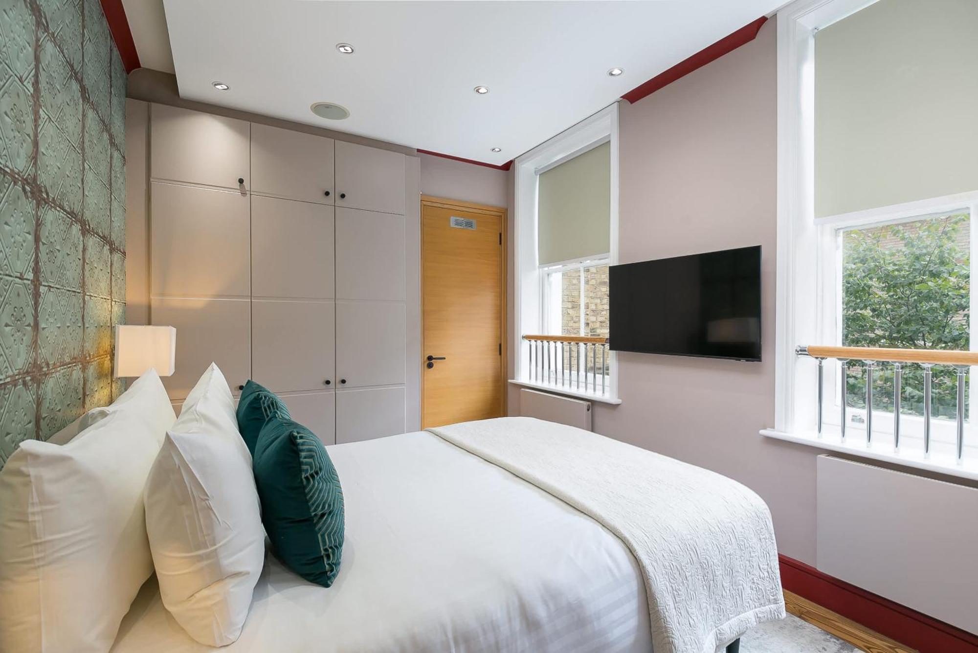 The Honourable - Bloomsbury Square By Frankie Says Apartment London