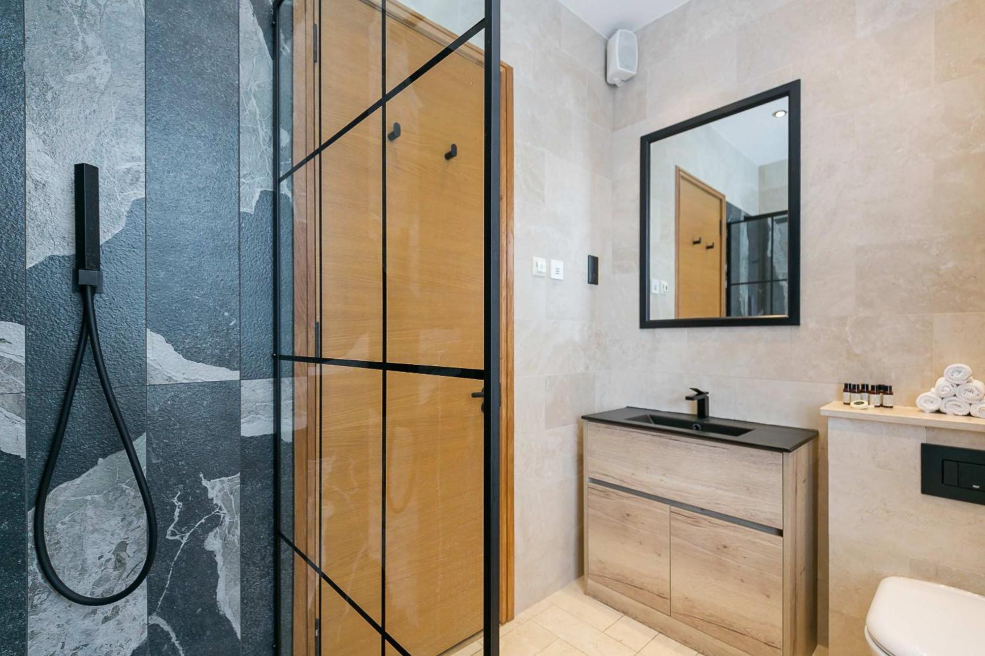 The Honourable - Bloomsbury Square By Frankie Says Apartment *